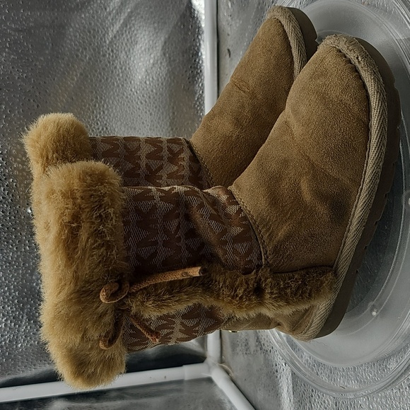 H Michael Kor Boots with the fur Lil Lettie SZ 10 In Toddler - Picture 3 of 10
